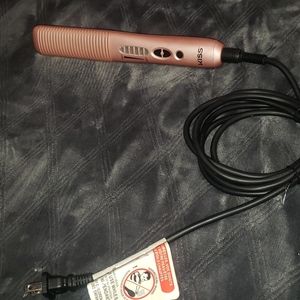 Kiss hair straighter
